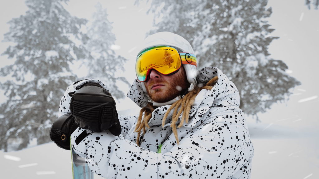 modny kask snowboardowy